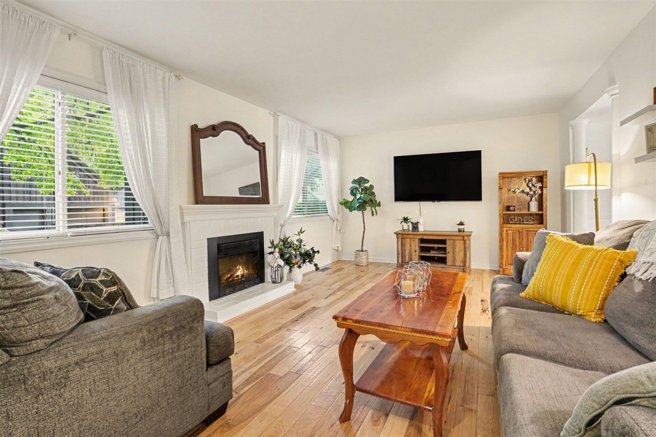 5th image of 260 Dunbarton Ct, Kalamazoo, MI 49006 | MLS# 70550624