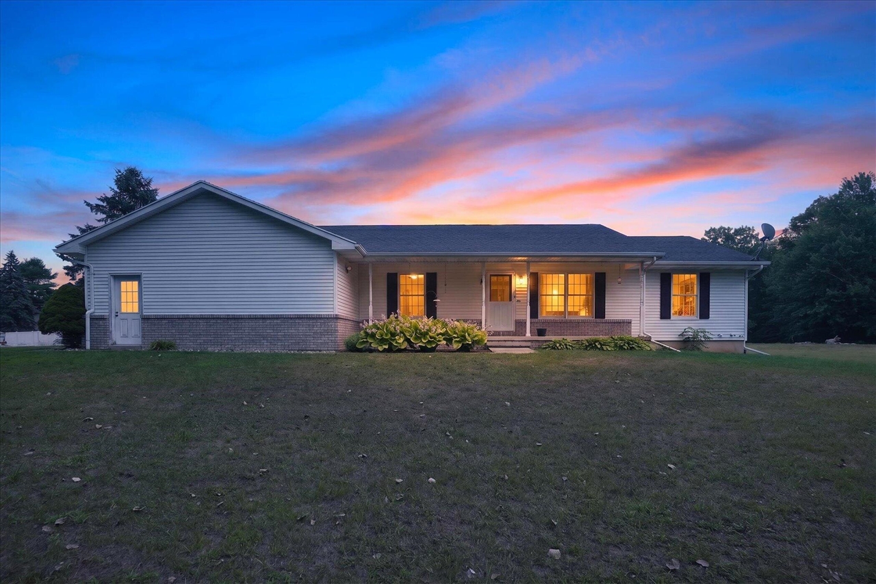 1st image of 635 W Poplar St, Carson City, MI 48811 | MLS# 70550657