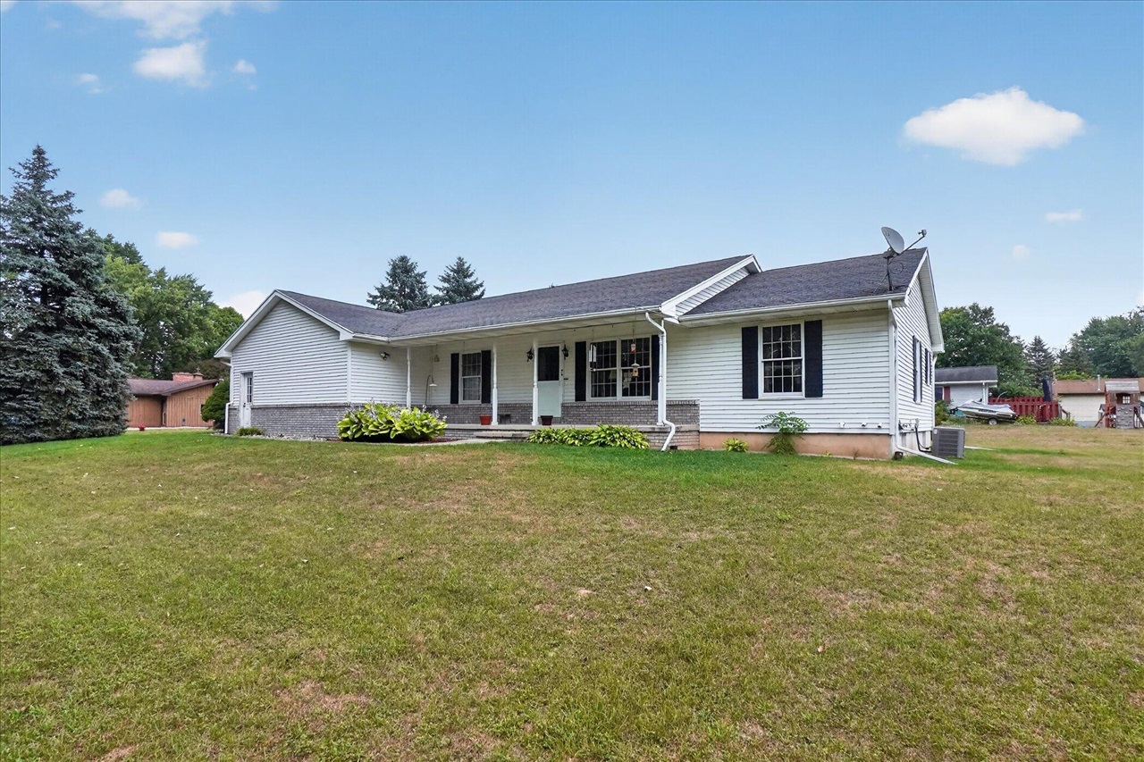 3rd image of 635 W Poplar St, Carson City, MI 48811 | MLS# 70550657