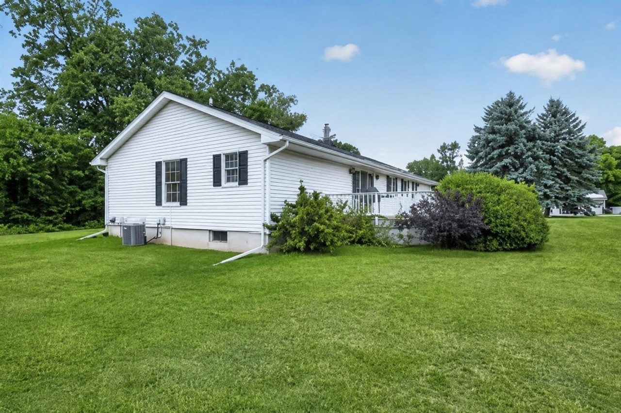 4th image of 635 W Poplar St, Carson City, MI 48811 | MLS# 70550657