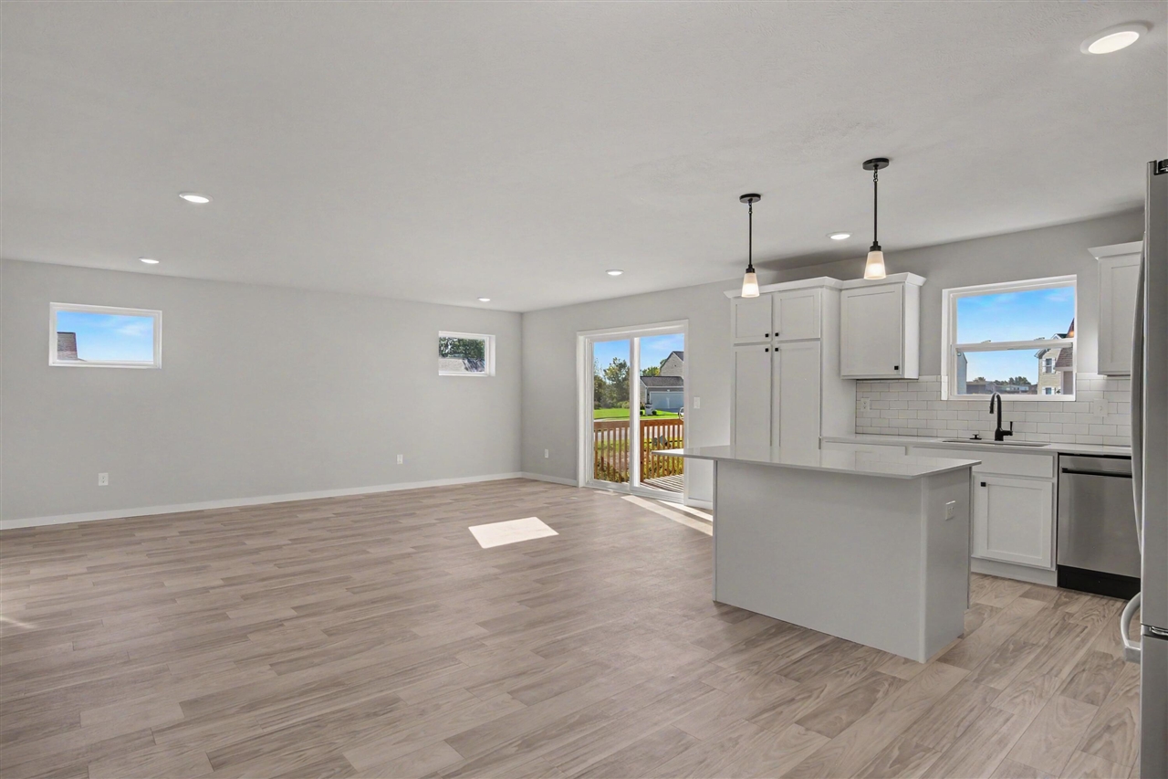 Photo 2 of Single family home for sale at 5550 Mammoth Dr, Caledonia, MI 49316 | MLS# 70550690 | Listing updated on 2026-10-02