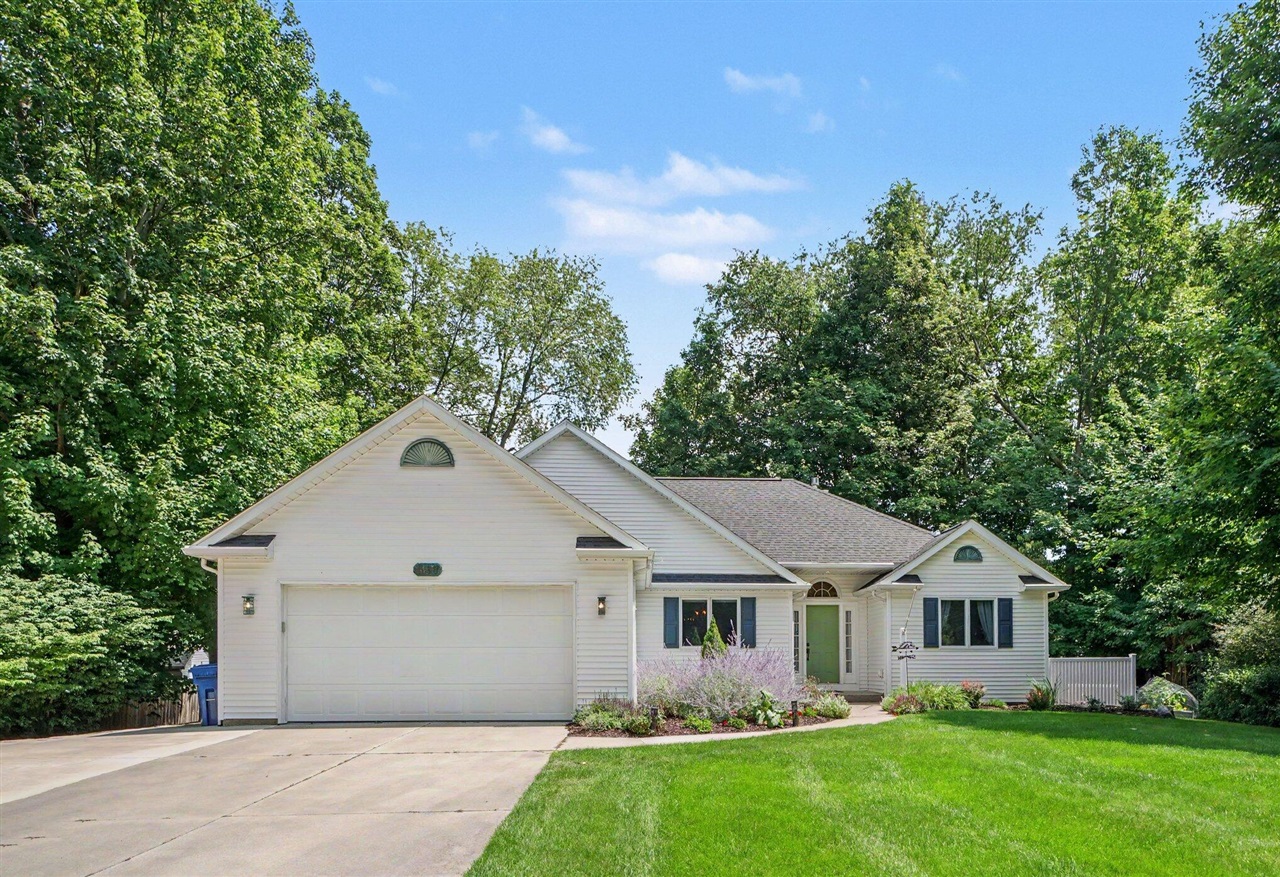 1st image of 1466 Coolidge Ave, Kalamazoo, MI 49006 | MLS# 70550710
