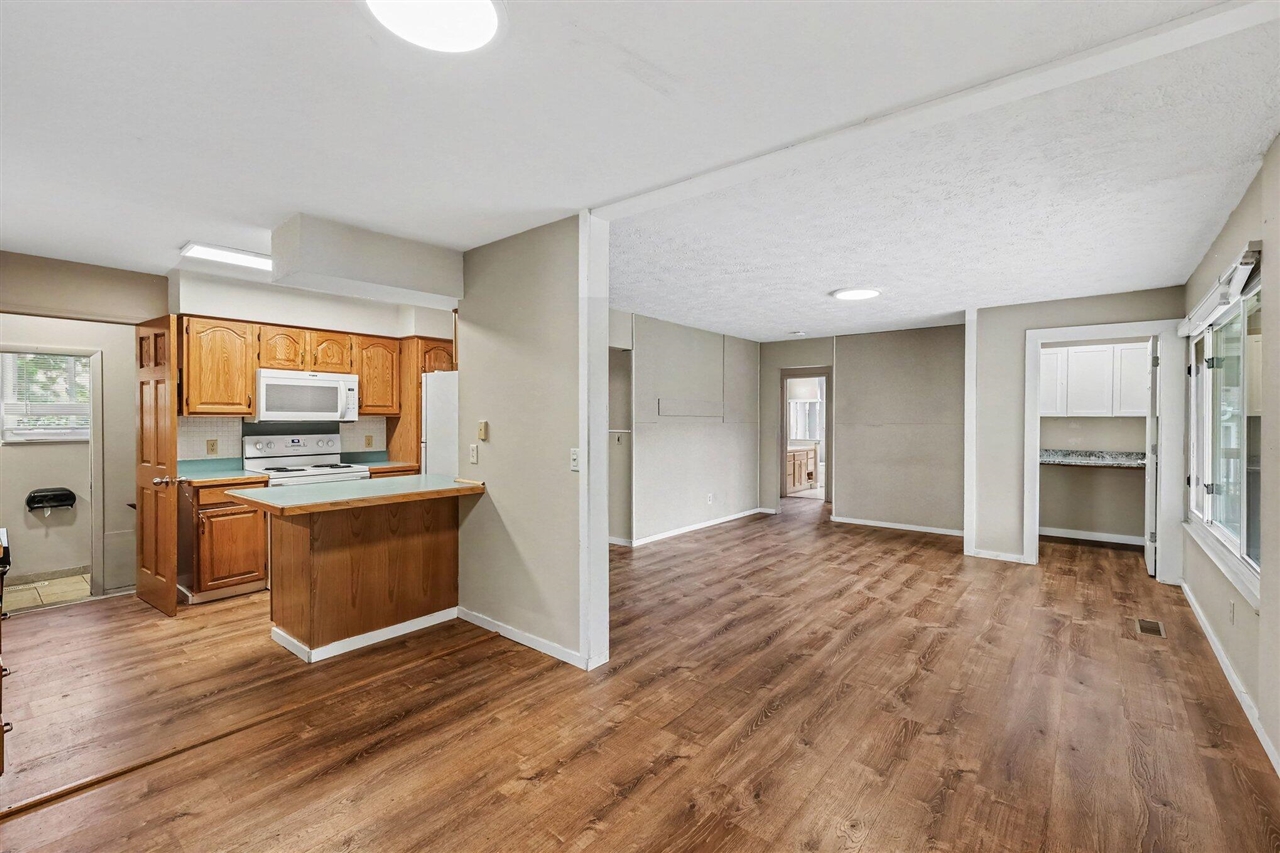 3rd image of 2117 Cogswell Dr, Lansing, MI 48906 | MLS# 70550712