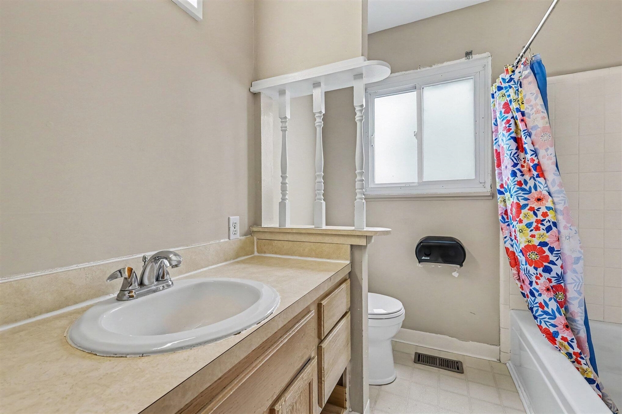 5th image of 2117 Cogswell Dr, Lansing, MI 48906 | MLS# 70550712