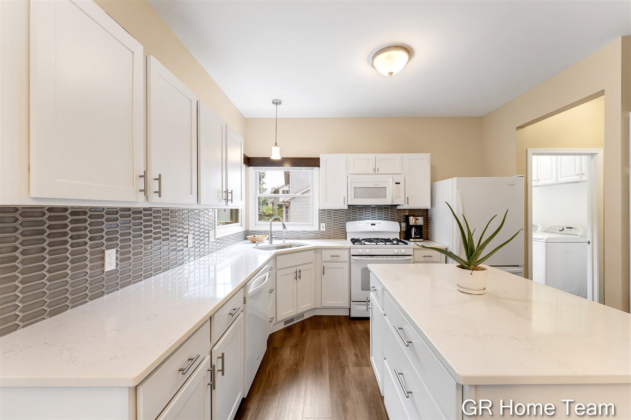 3rd image of 7436 Las Palmas Dr, Rockford, MI 49341 | MLS# 70550726