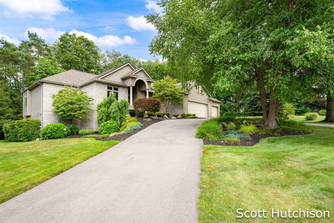 2nd image of 112 Stonehenge Dr, Grandville, MI 49418 | MLS# 70550758