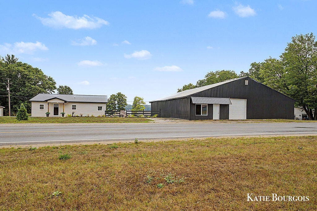2nd image of 7510 Taft Rd, Mecosta, MI 49332 | MLS# 70550778