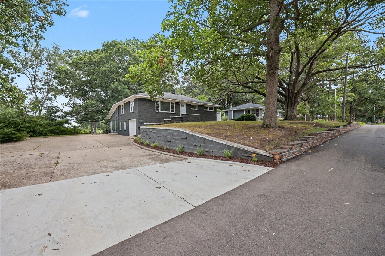 2nd image of 16597 152nd Ave, Spring Lake, MI 49456 | MLS# 70550795