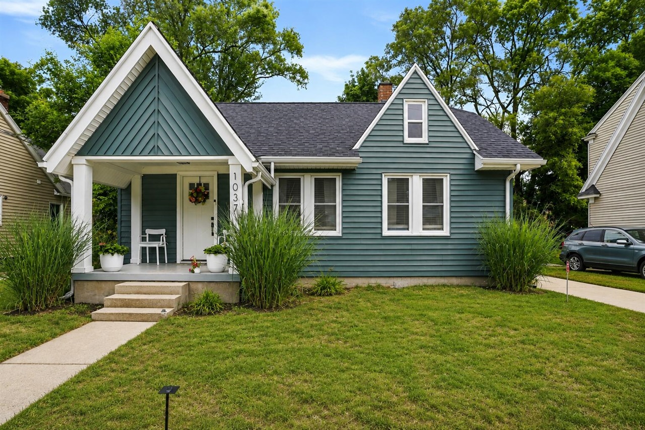 1st image of 1037 Arlington St, Grand Rapids, MI 49505 | MLS# 70550809