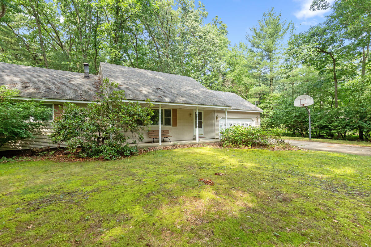 2nd image of 14189 132nd Ave, Grand Haven, MI 49417 | MLS# 70550835