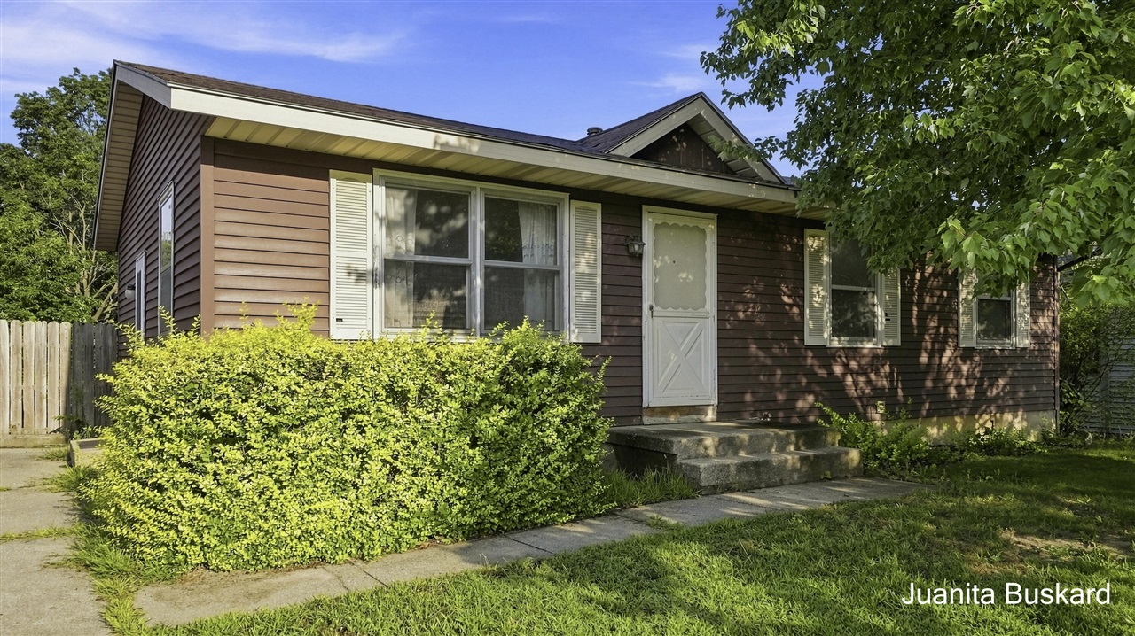 1st image of 3675 Bluebird Ave, Wyoming, MI 49519 | MLS# 70550896
