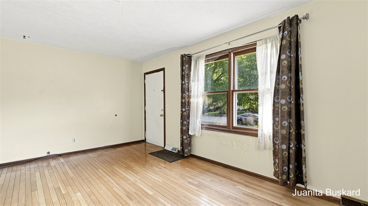 5th image of 3675 Bluebird Ave, Wyoming, MI 49519 | MLS# 70550896