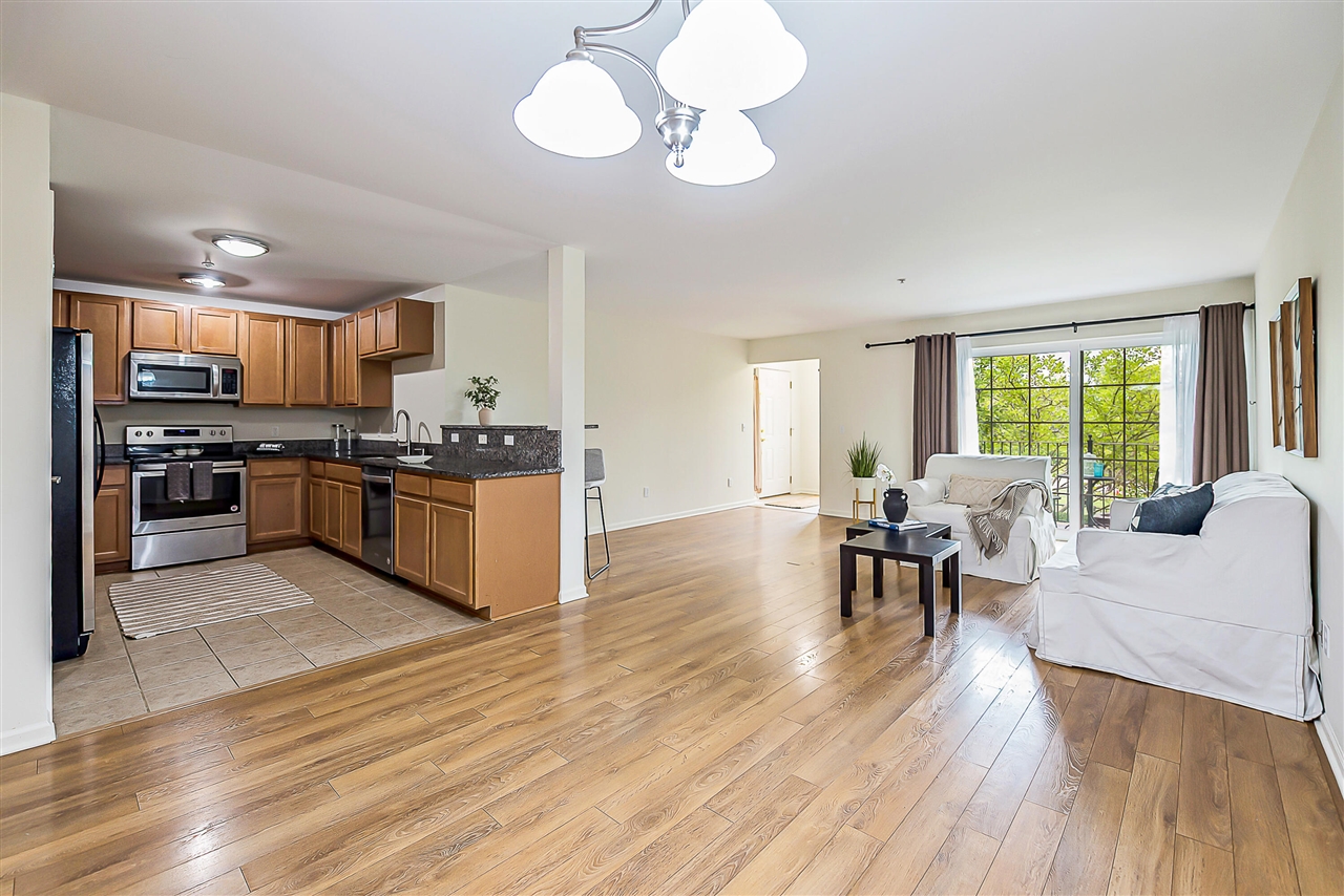 4th image of 120 W Oakbrook Dr, Ann Arbor, MI 48103 | MLS# 70550914