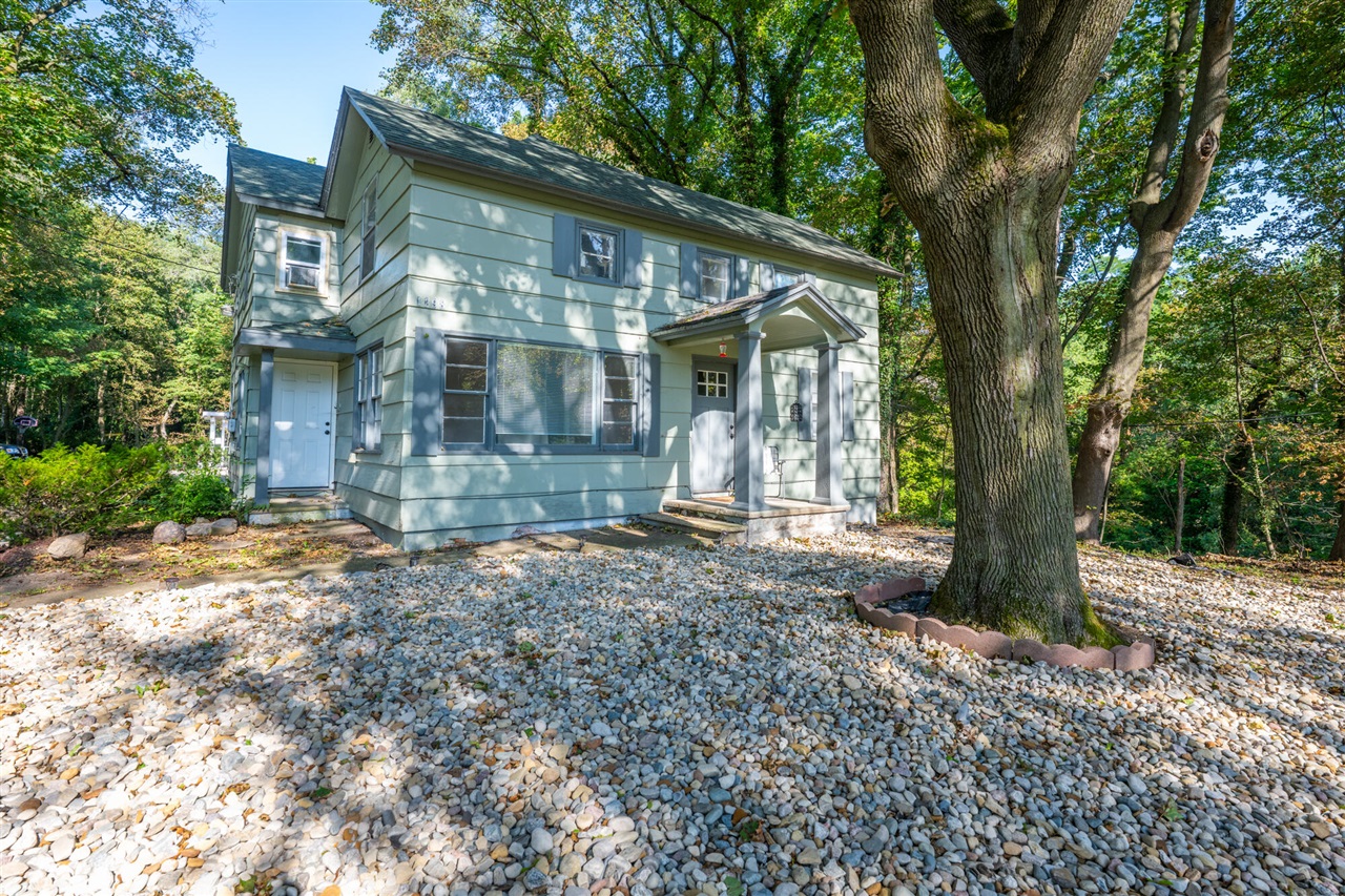 2nd image of 1298 Colfax Ave, Benton Harbor, MI 49022 | MLS# 70550919