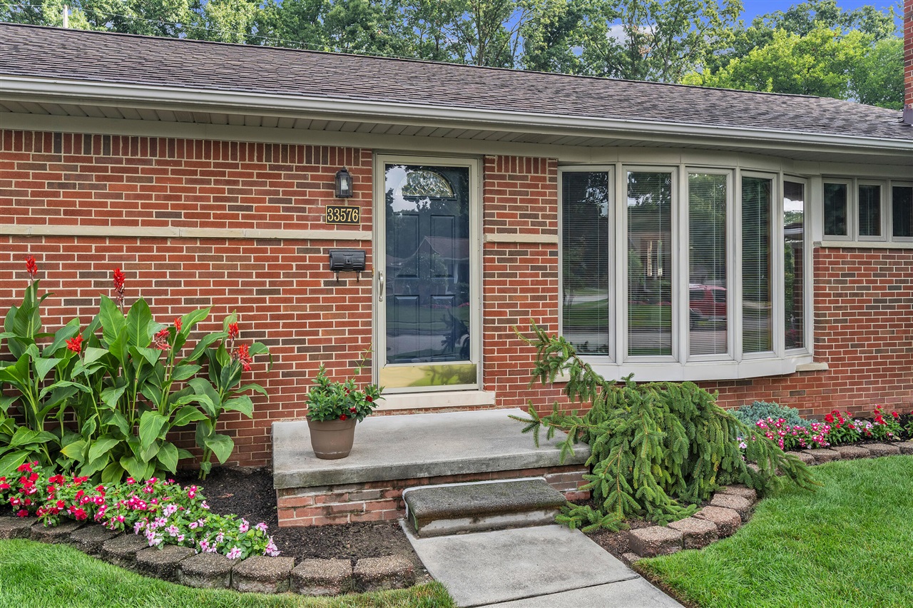 2nd image of 33576 Cindy St, Livonia, MI 48150 | MLS# 70550930