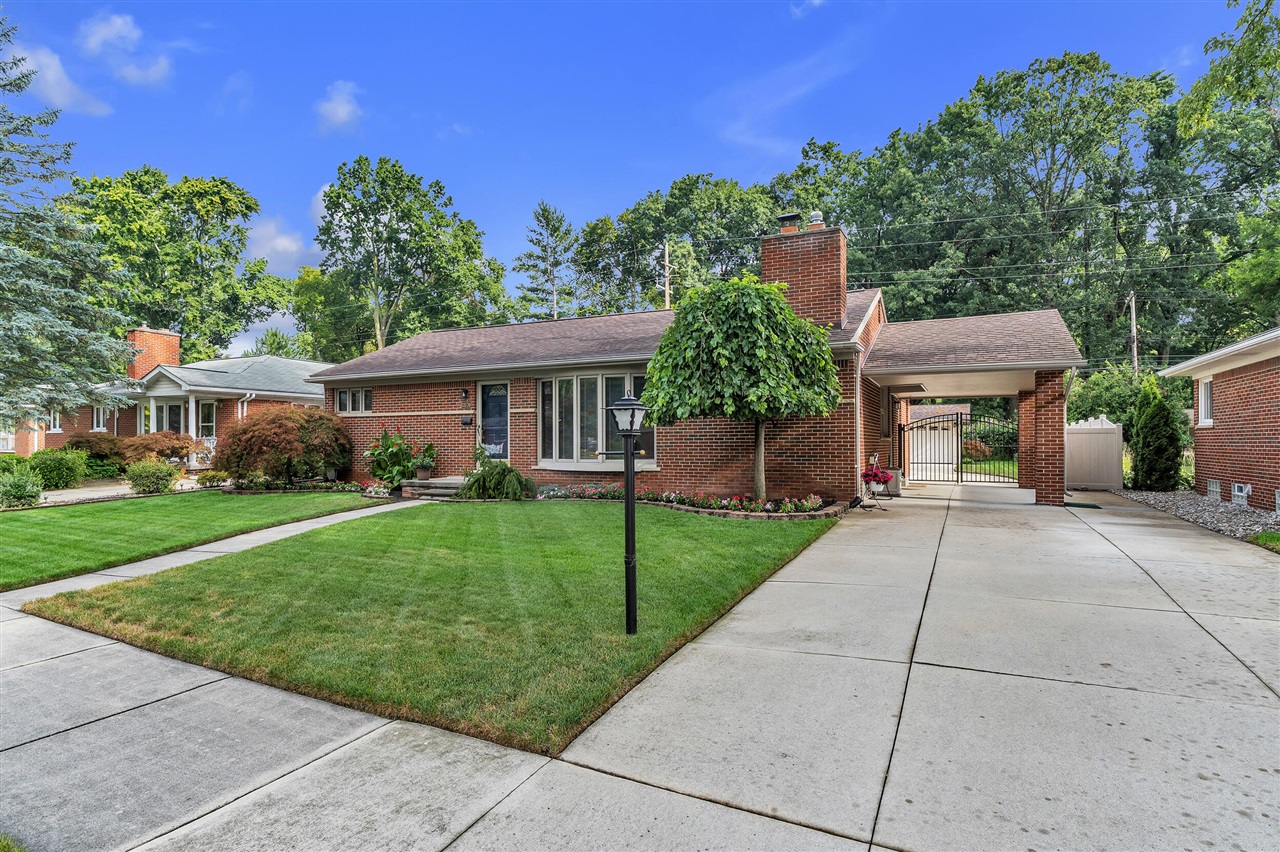 3rd image of 33576 Cindy St, Livonia, MI 48150 | MLS# 70550930