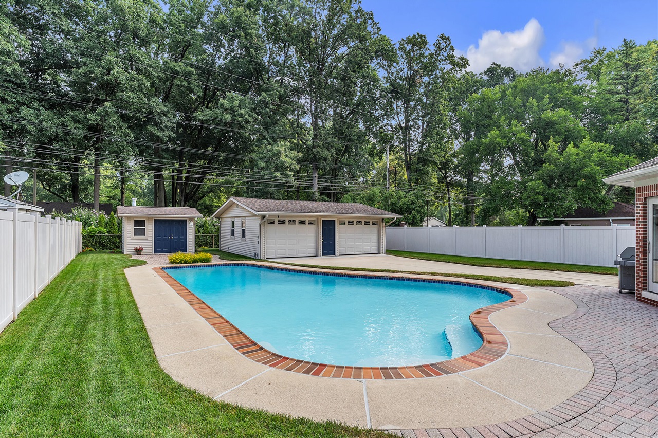 4th image of 33576 Cindy St, Livonia, MI 48150 | MLS# 70550930