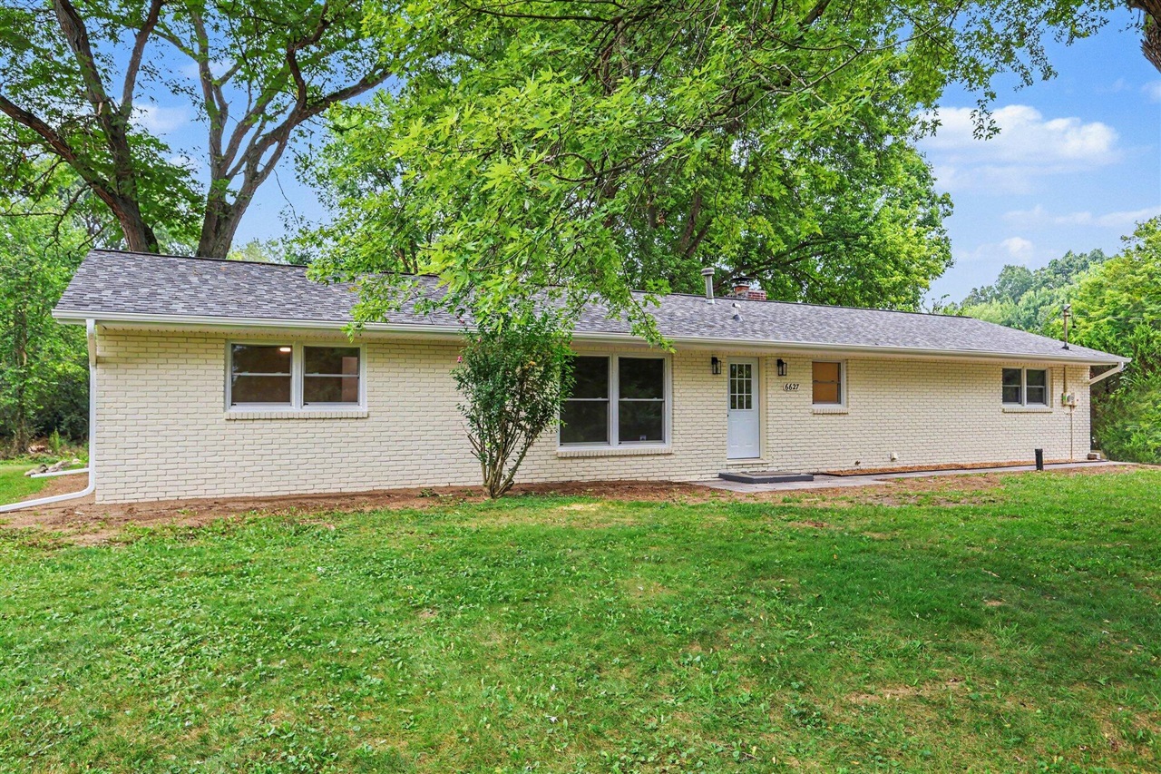 1st image of 6627 S Jackson Rd, Jackson, MI 49201 | MLS# 70550936