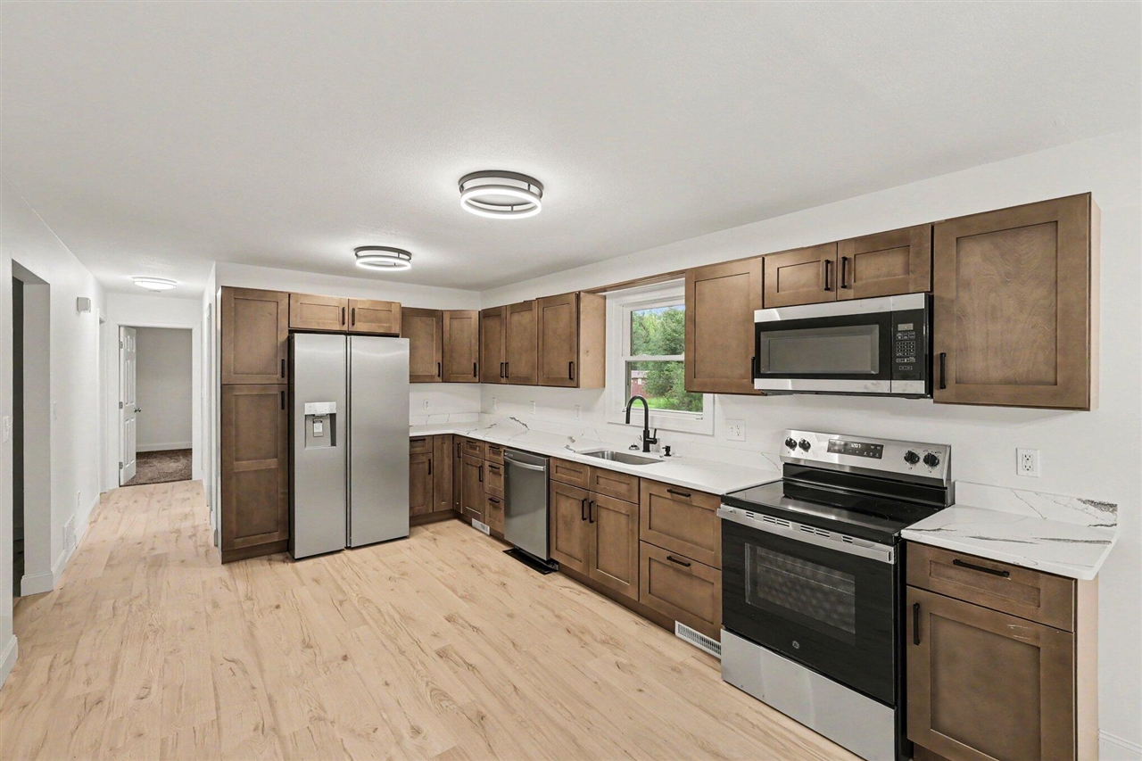 2nd image of 6627 S Jackson Rd, Jackson, MI 49201 | MLS# 70550936