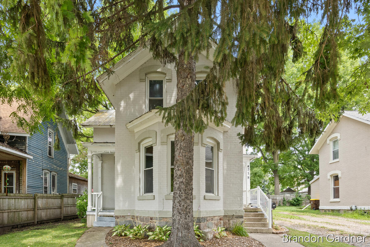 1st image of 218 E Adams St, Ionia, MI 48846 | MLS# 70550938