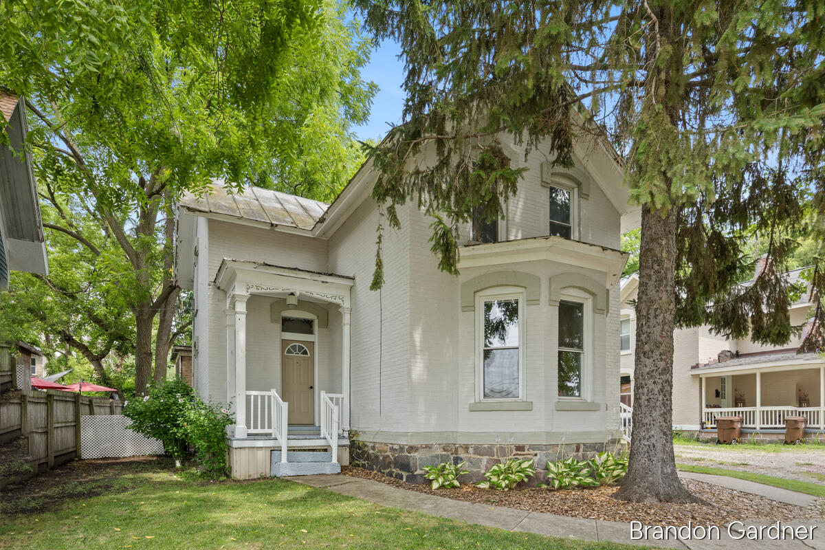 2nd image of 218 E Adams St, Ionia, MI 48846 | MLS# 70550938