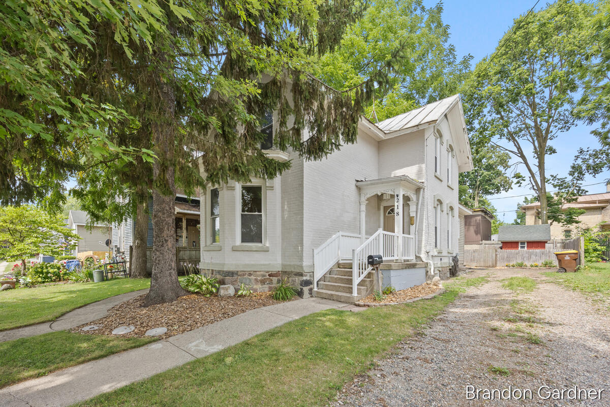 3rd image of 218 E Adams St, Ionia, MI 48846 | MLS# 70550938
