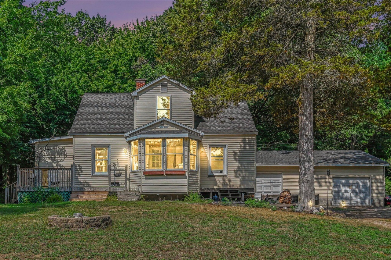 1st image of 14525 Lakeshore Ave, Grand Haven, MI 49417 | MLS# 70550939