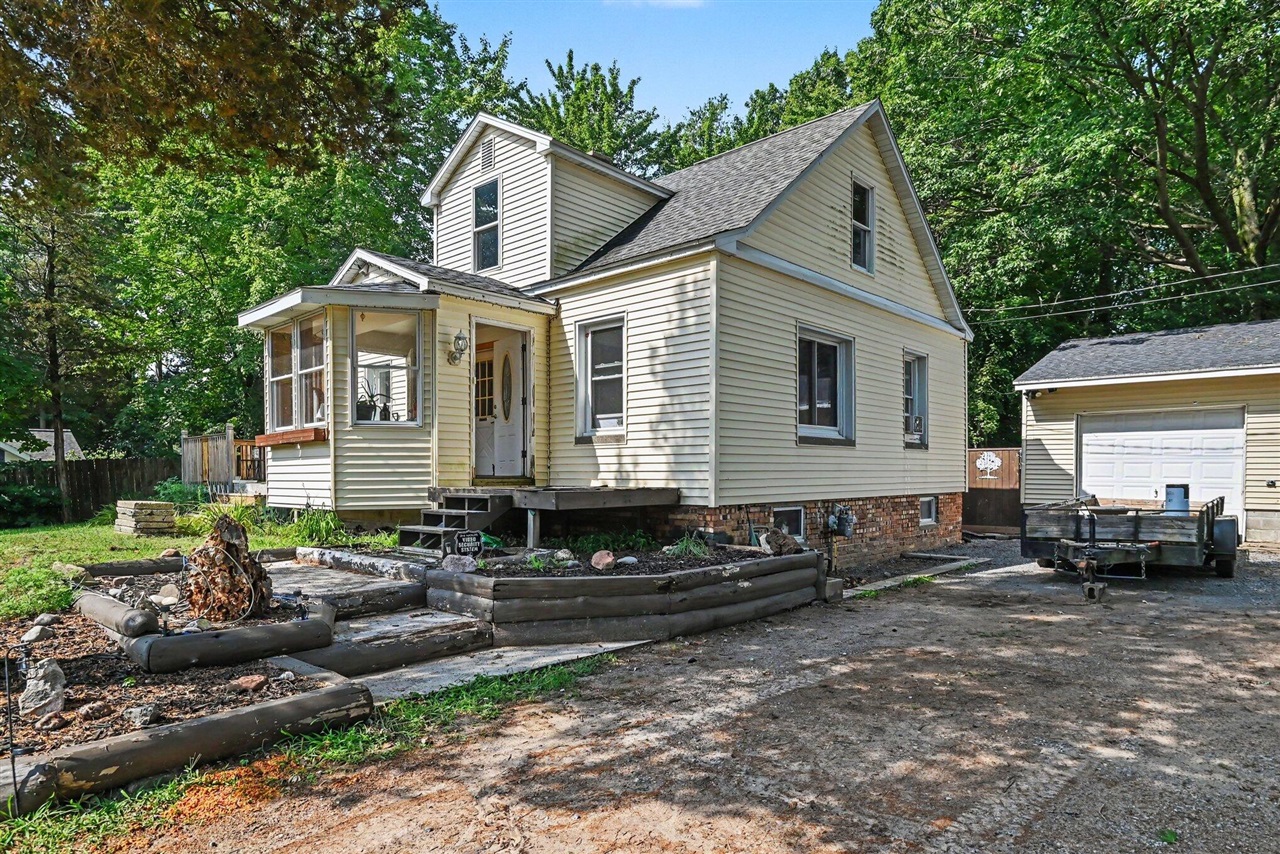 3rd image of 14525 Lakeshore Ave, Grand Haven, MI 49417 | MLS# 70550939