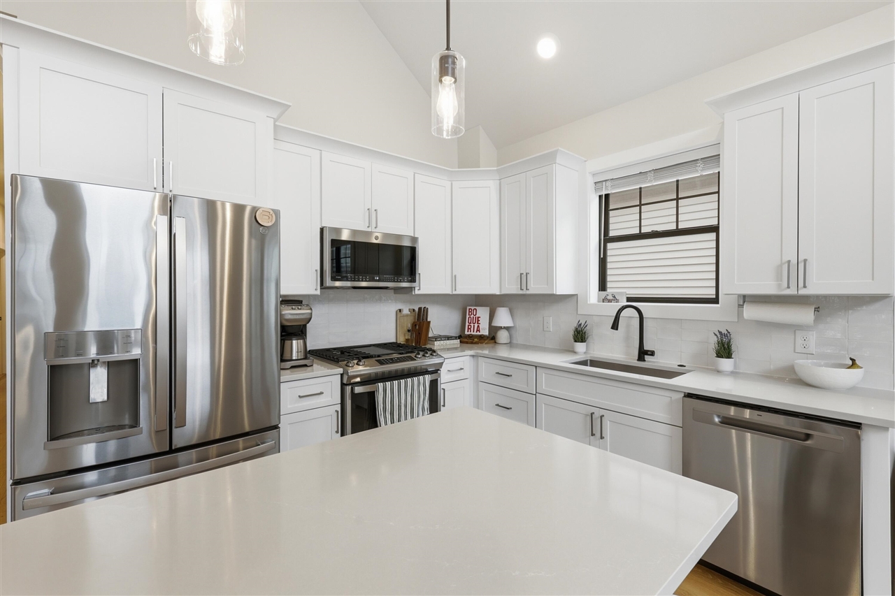 5th image of 629 Fairview Ave, Grand Rapids, MI 49503-1518