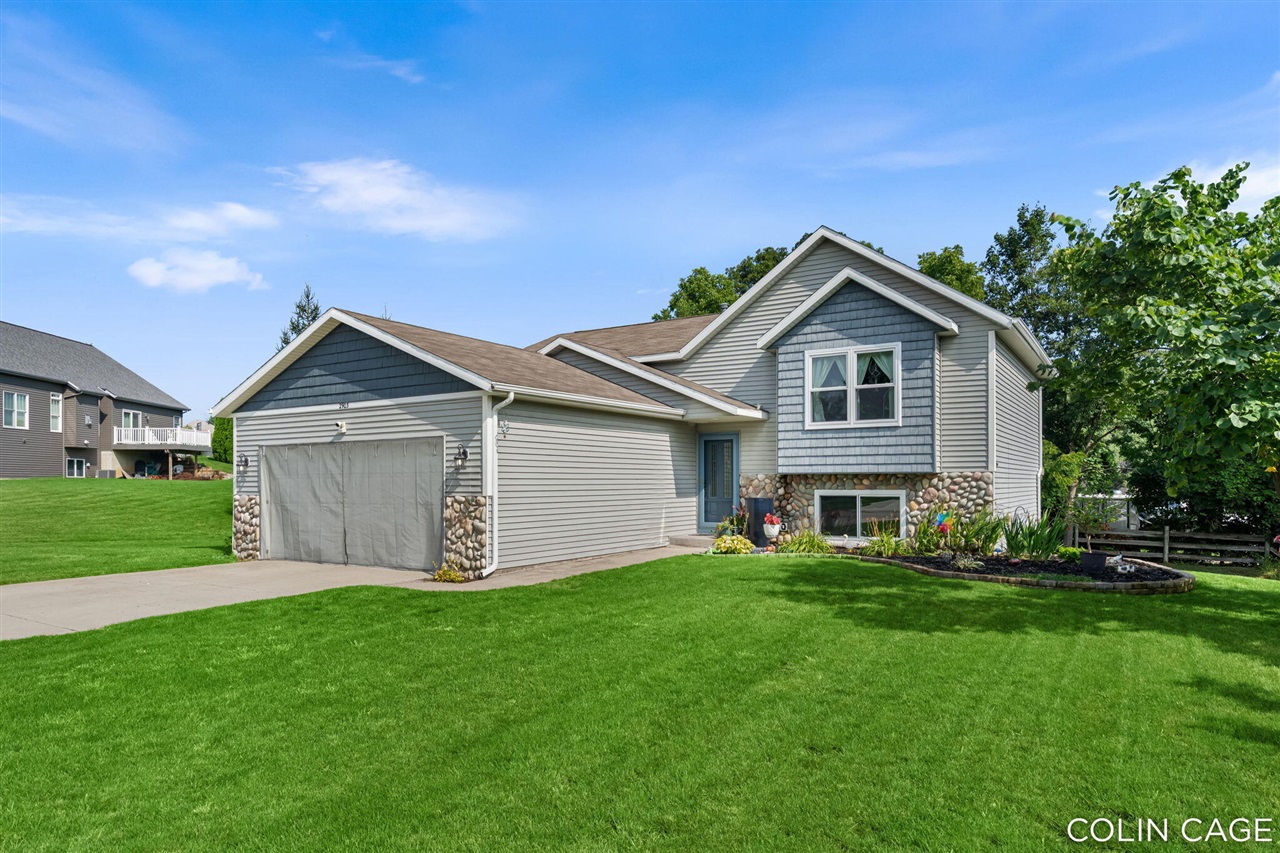 3rd image of 2903 Fox Hill Dr, Jenison, MI 49428 | MLS# 70550958