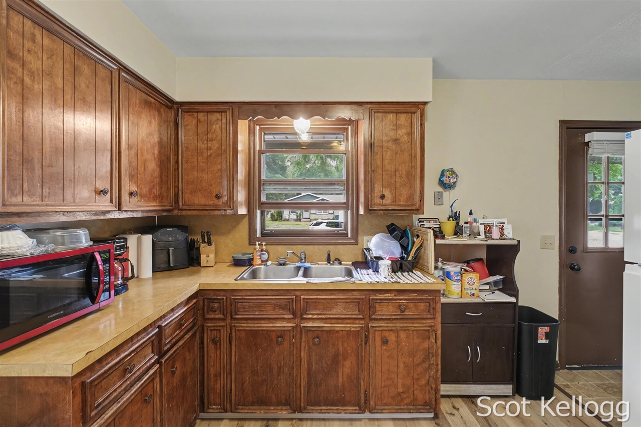 5th image of 3822-3824 Burlingame Ave, Wyoming, MI 49509 | MLS# 70550982