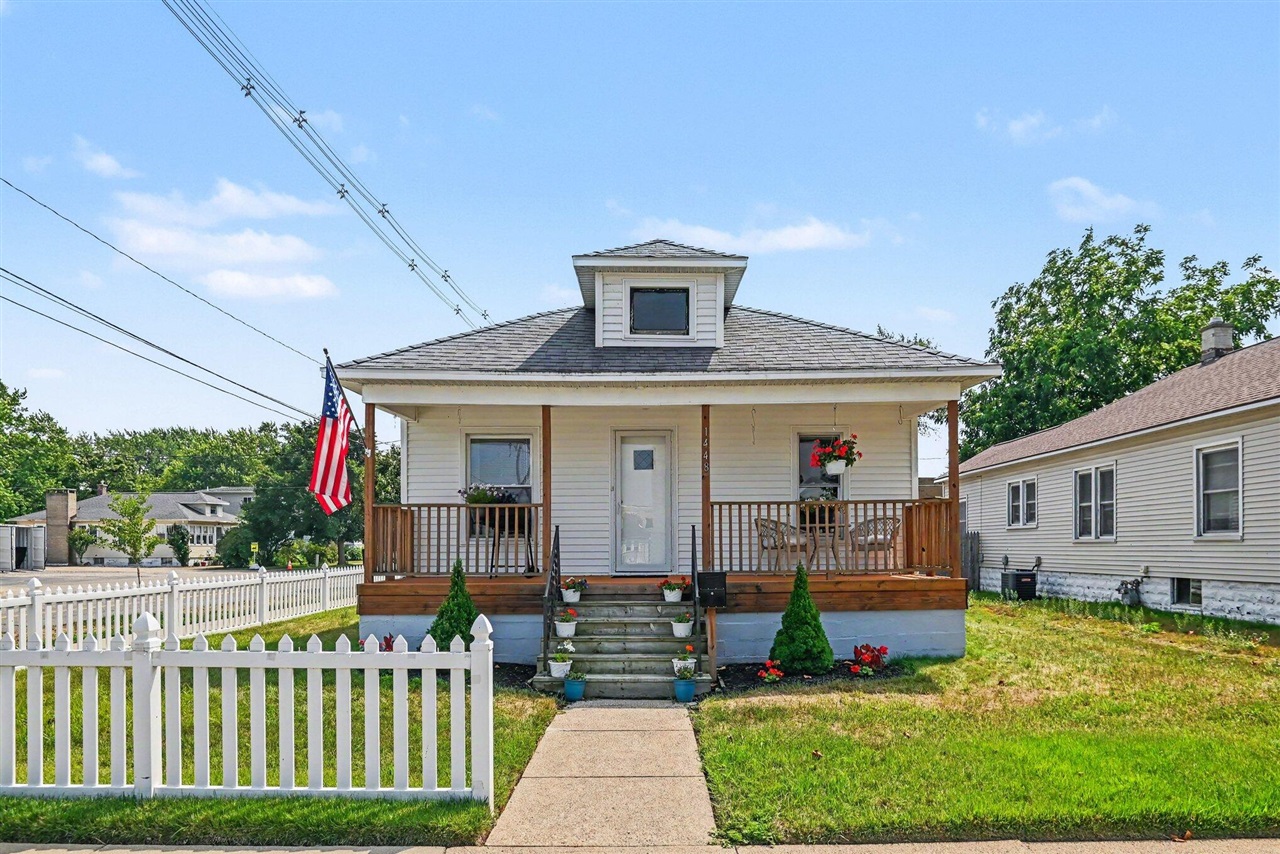1st image of 1448 Columbus Ave, Grand Haven, MI 49417 | MLS# 70550984