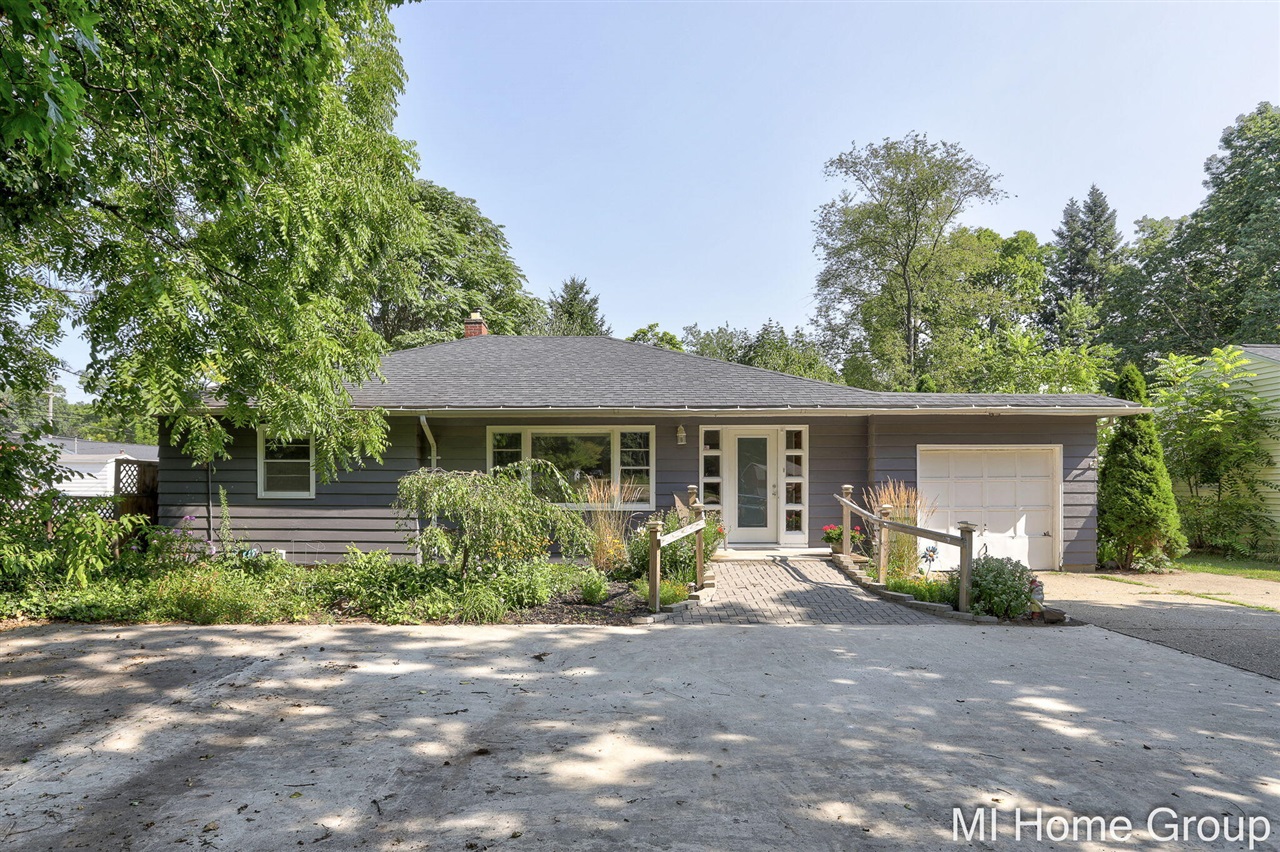 1st image of 252 Thomas St, Allegan, MI 49010 | MLS# 70550986