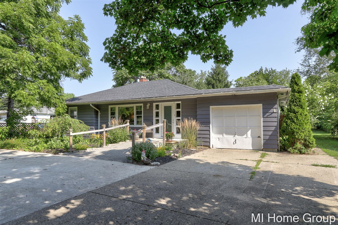 2nd image of 252 Thomas St, Allegan, MI 49010 | MLS# 70550986