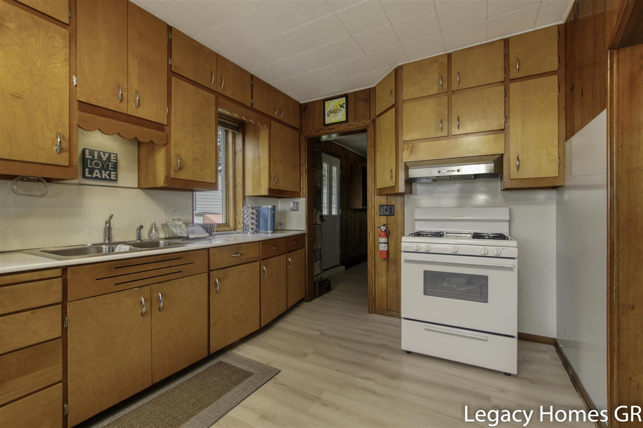 4th image of 762 Parkwood Dr, Six Lakes, MI 48886 | MLS# 70550987