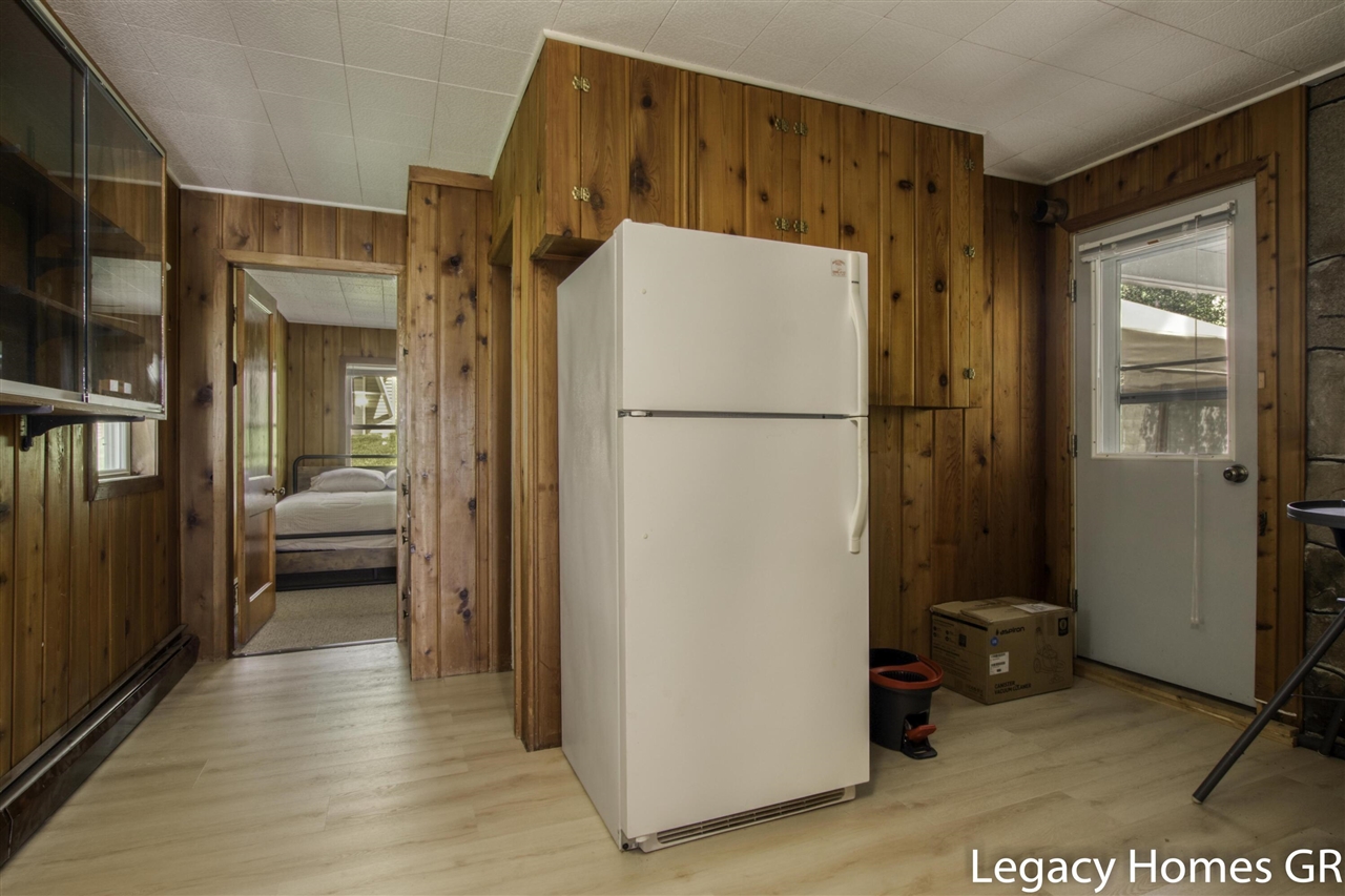 5th image of 762 Parkwood Dr, Six Lakes, MI 48886 | MLS# 70550987