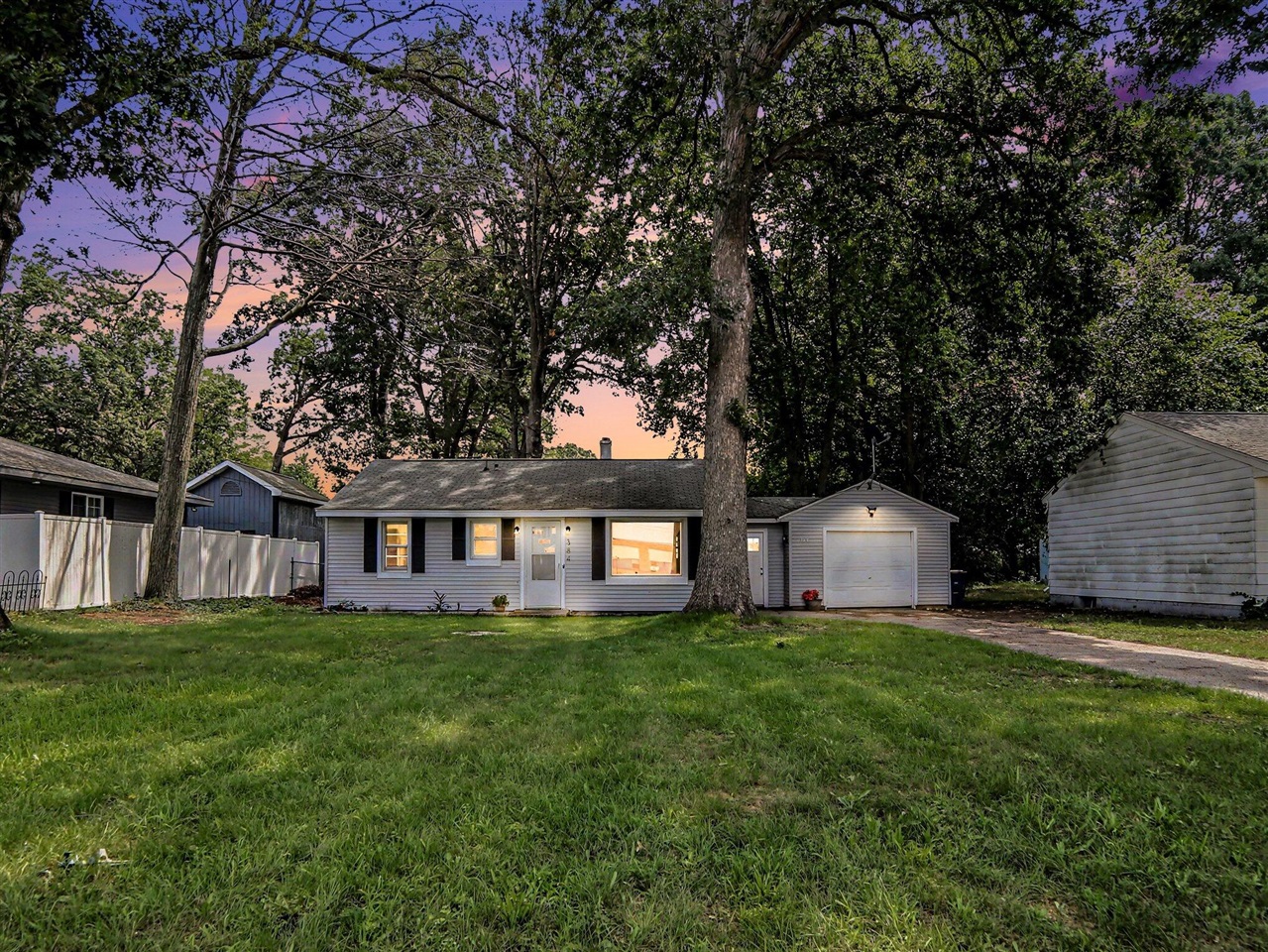 1st image of 384 N 6th Ave, Fruitport, MI 49415 | MLS# 70550992
