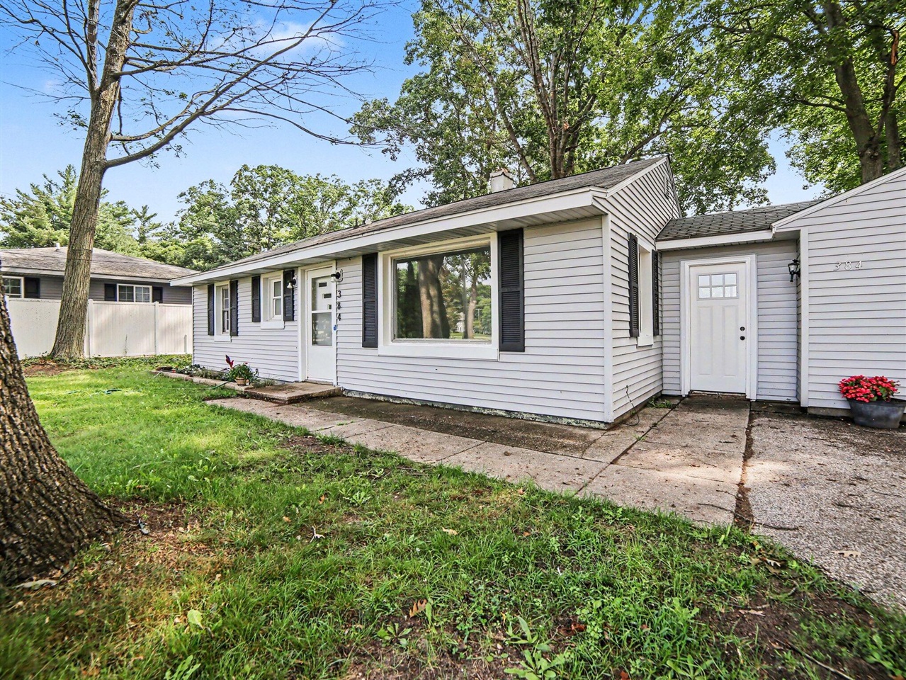 3rd image of 384 N 6Th Ave, Fruitport, MI 49415 | MLS# 70550992