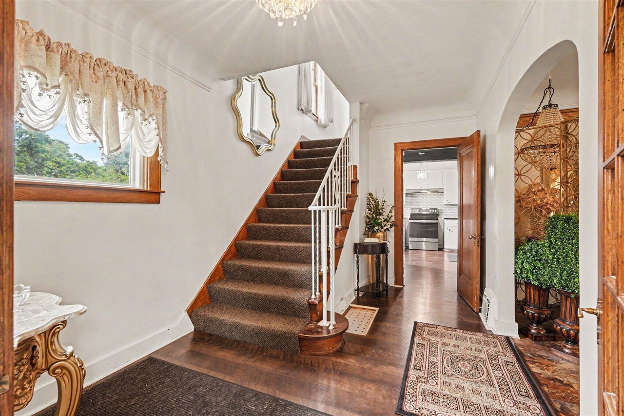 2nd image of 2044 Godwin Ave, Grand Rapids, MI 49507 | MLS# 70551012