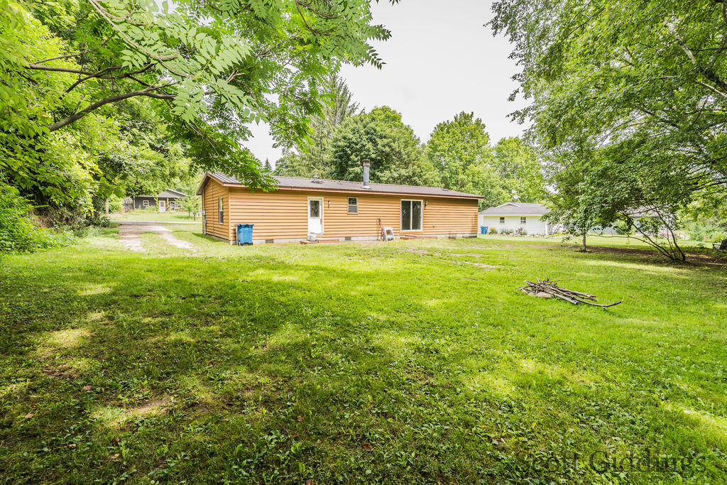 2nd image of 318 E Bellevue St, Stanton, MI 48888 | MLS# 70551017