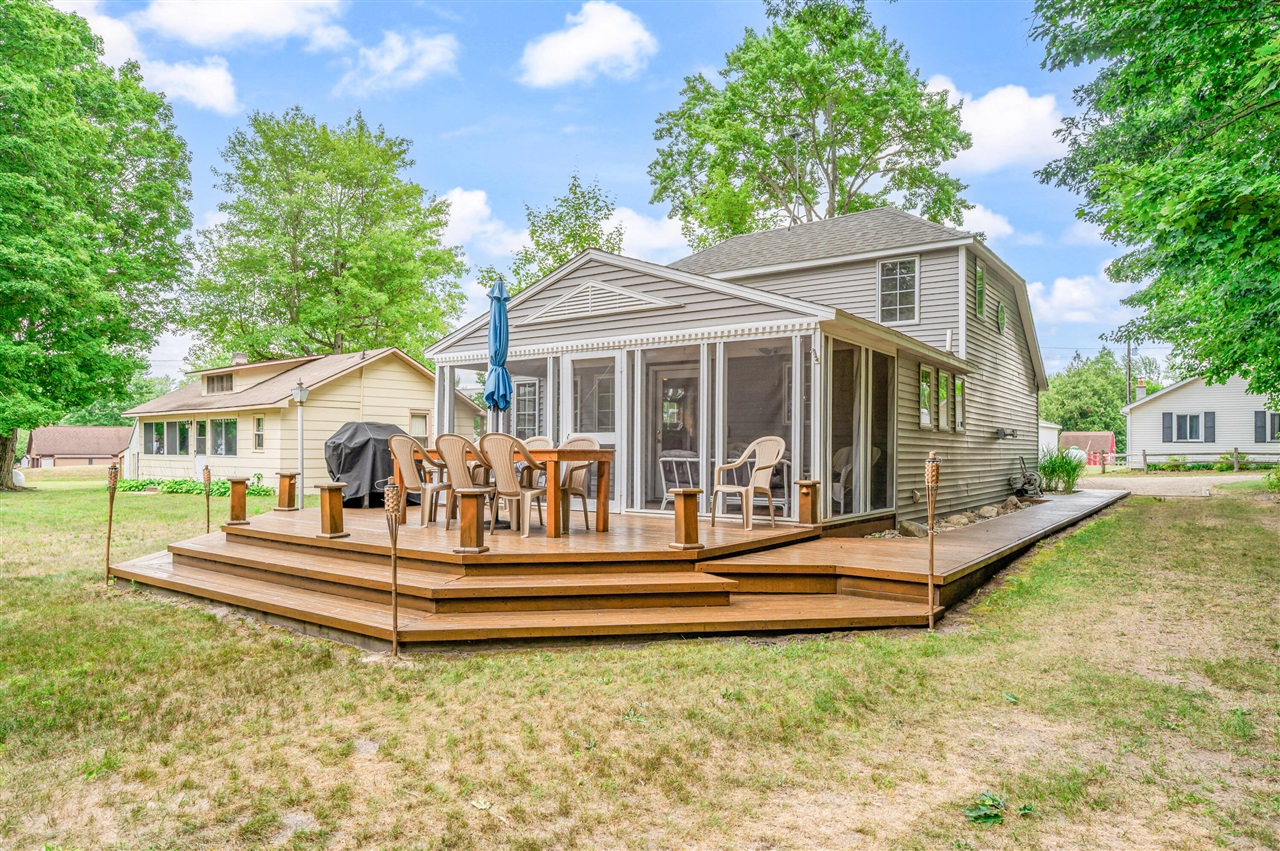 1st image of 8786 E Lake Dr, Hesperia, MI 49421 | MLS# 70551022