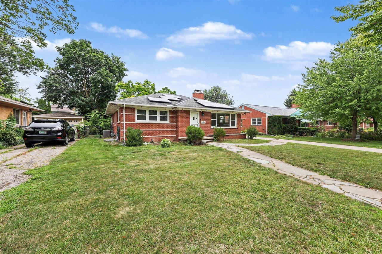 2nd image of 1597 Greenview Dr, Ann Arbor, MI 48103 | MLS# 70551027