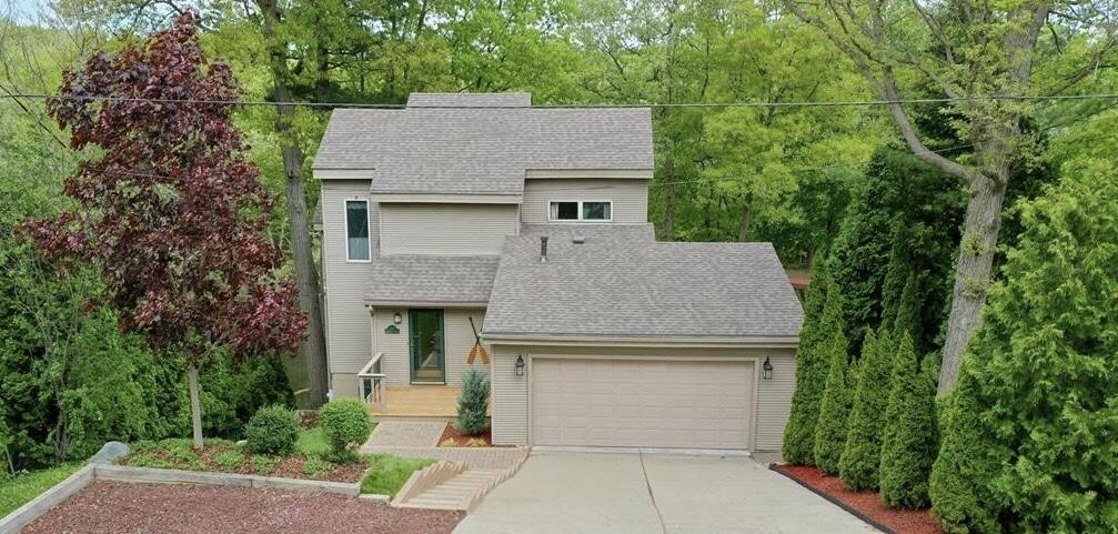 1st image of 576 Fernhurst Ct, Lake Orion, MI 48362 | MLS# 70551039