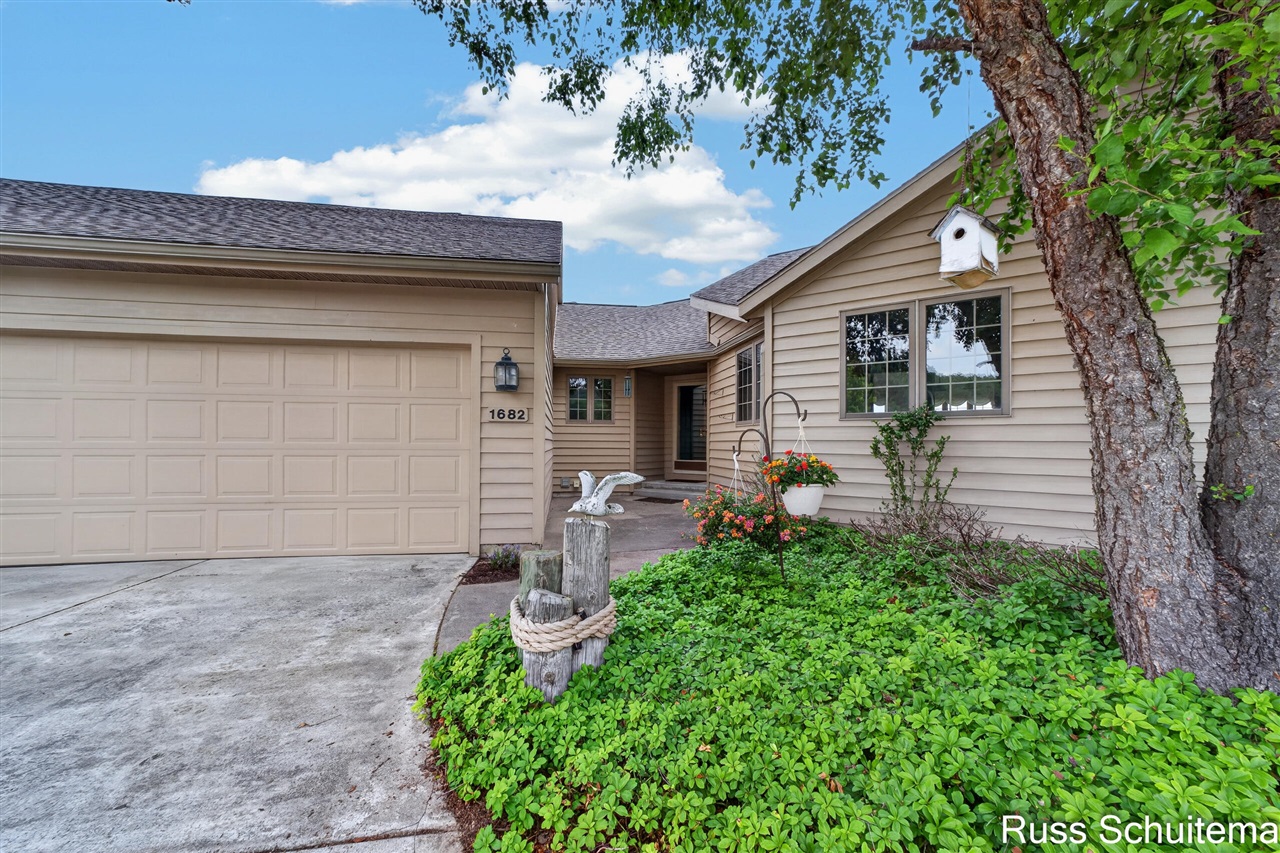 2nd image of 1682 W Harbour Towne Cir, Muskegon, MI 49441 | MLS# 70551041