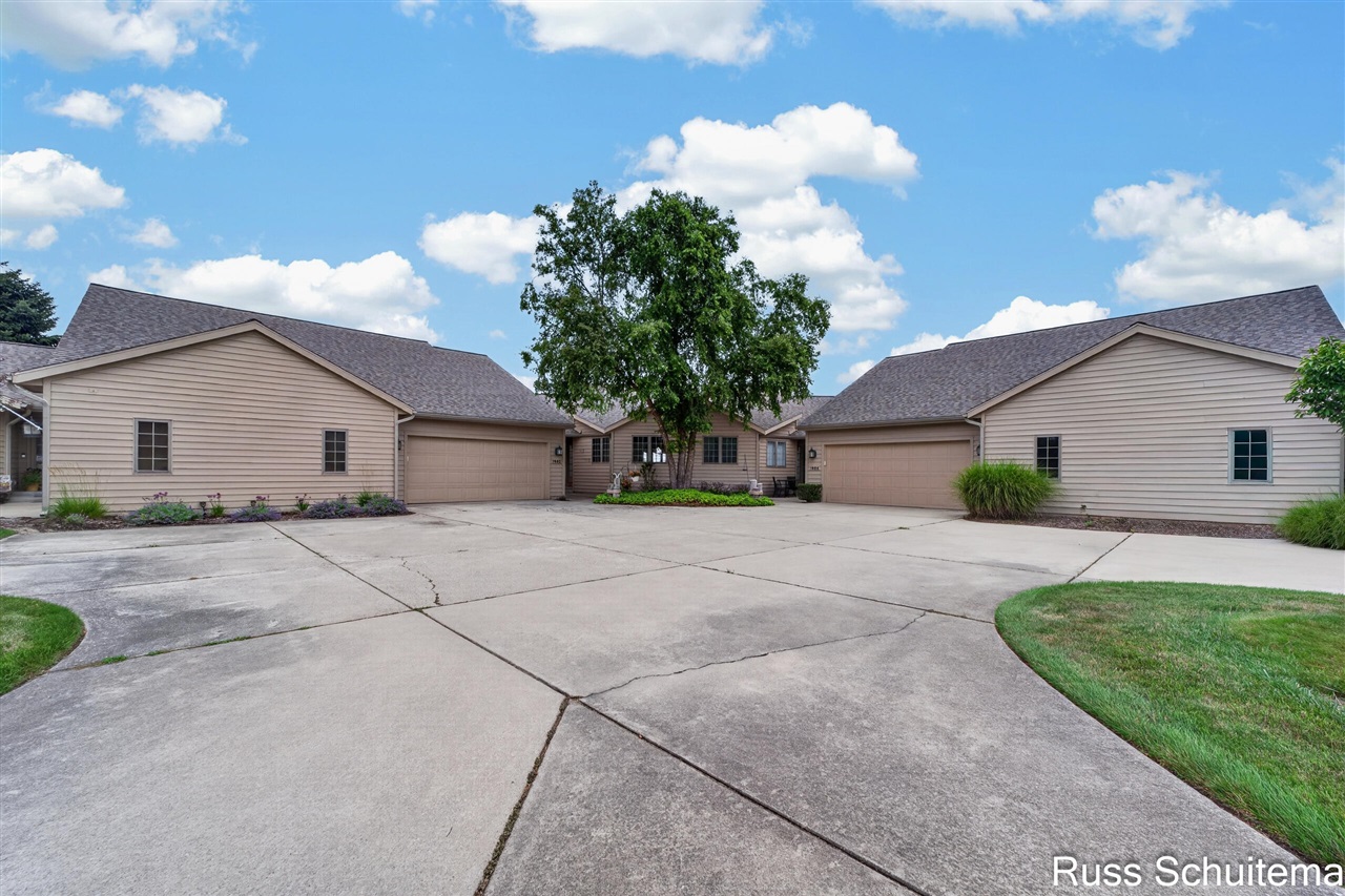 3rd image of 1682 W Harbour Towne Cir, Muskegon, MI 49441 | MLS# 70551041