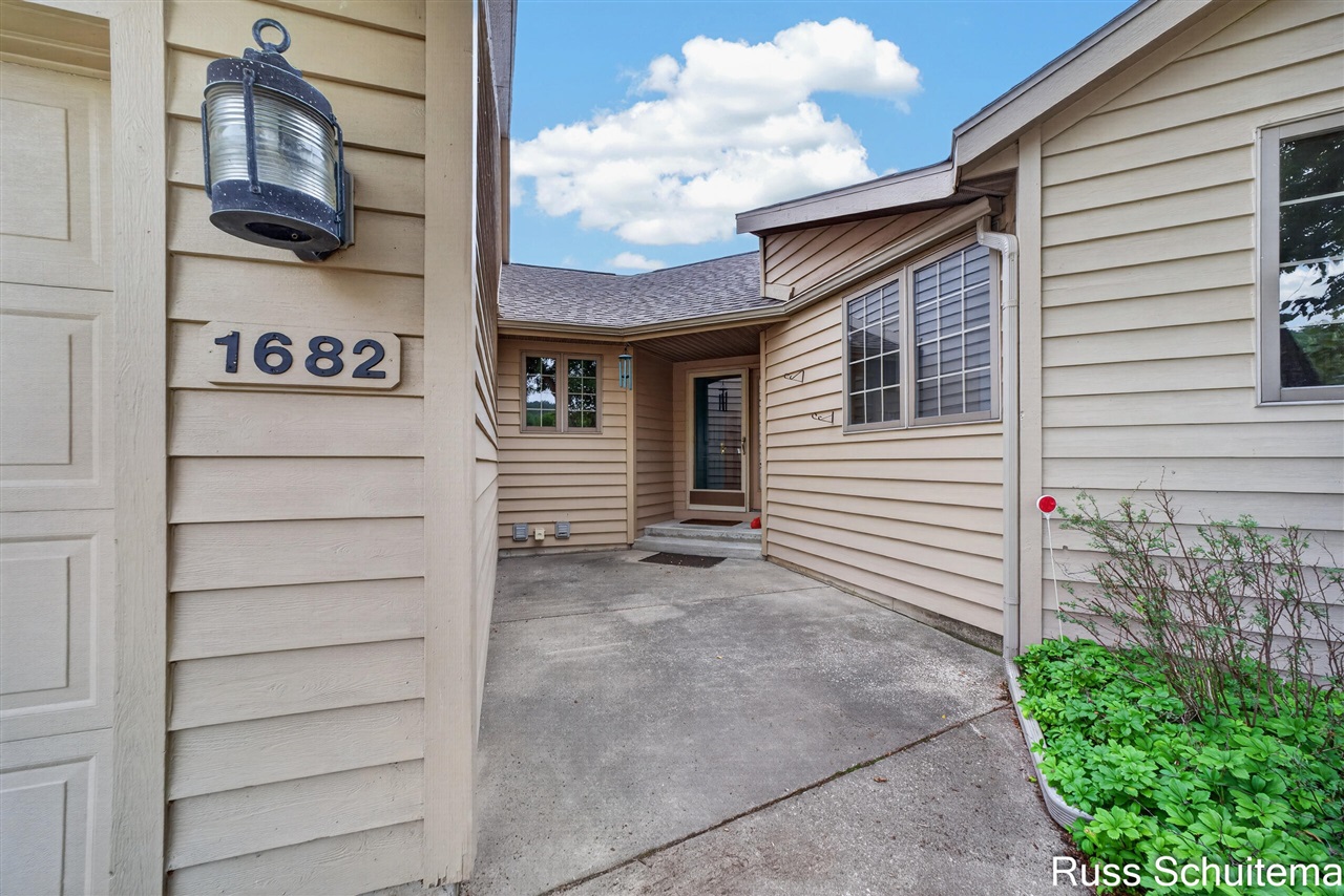 5th image of 1682 W Harbour Towne Cir, Muskegon, MI 49441 | MLS# 70551041
