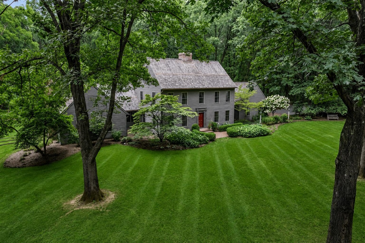 1st image of 8211 Donovan Rd, Dexter, MI 48130 | MLS# 70551069