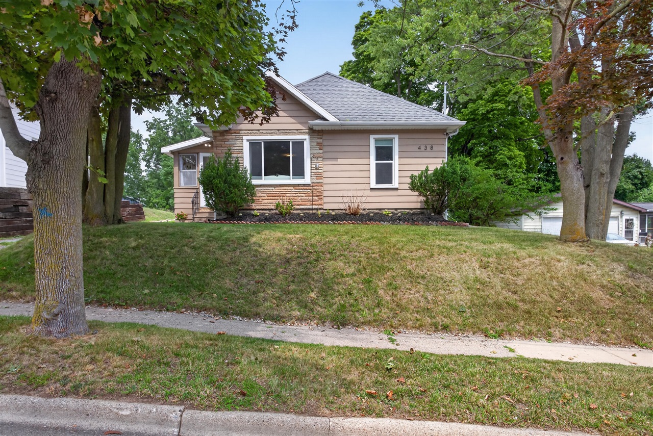 2nd image of 438 W Monroe St, Jackson, MI 49202 | MLS# 70551076