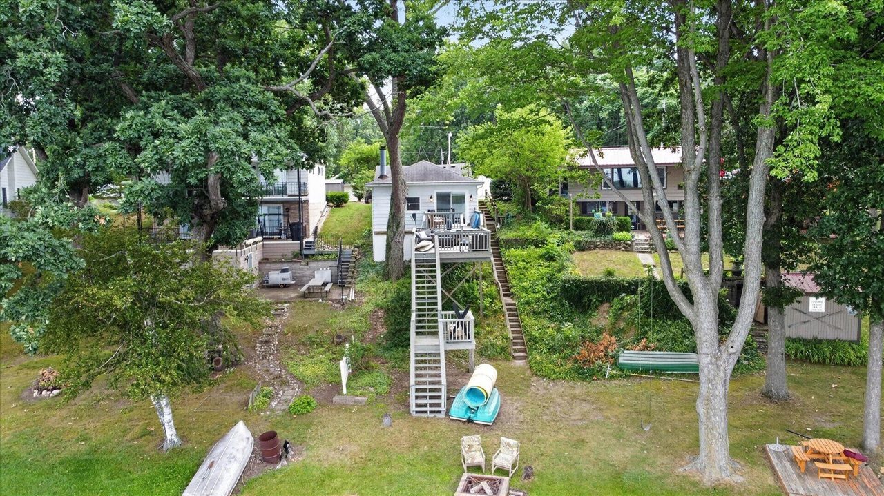 2nd image of 52784 Twin Lakeview Dr, Dowagiac, MI 49047 | MLS# 70551080