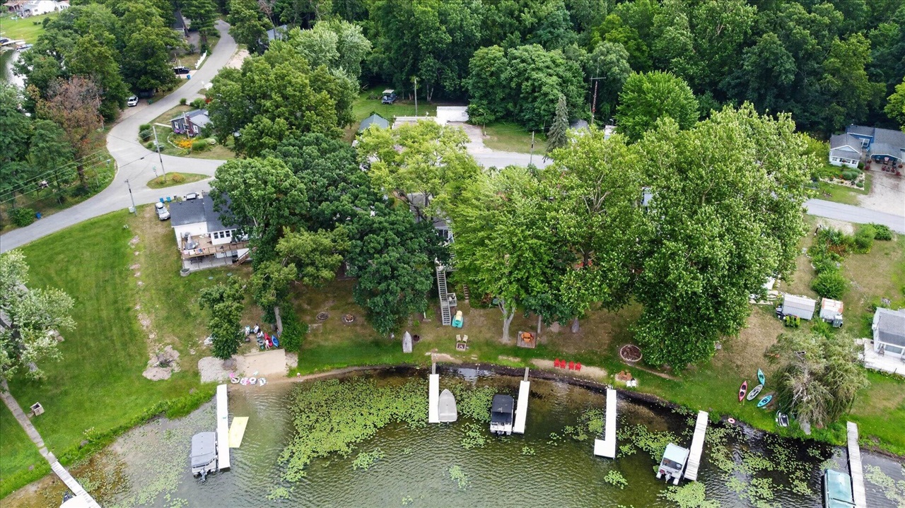 3rd image of 52784 Twin Lakeview Dr, Dowagiac, MI 49047 | MLS# 70551080